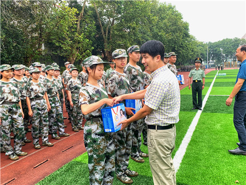 【留学教育】徐少华院长一行看望并慰问出国留学培训基地2019级军训学员